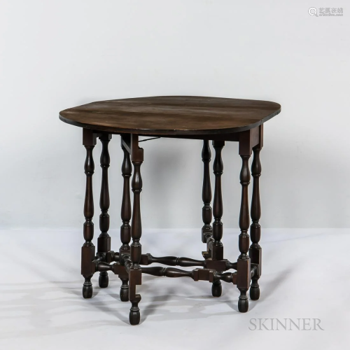 William and Mary-style Mahogany Gate-leg Table, on turned le...