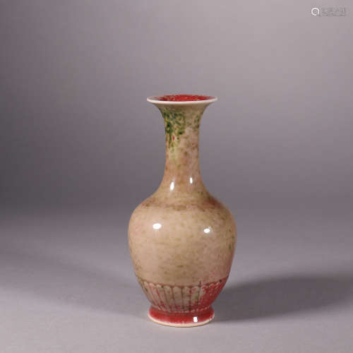 清晚期 豇豆红釉菊瓣瓶
