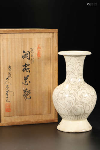 Cizhou Kiln White Glaze Incised Flower Vase