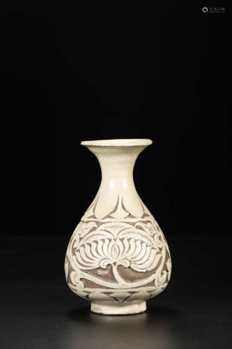 Cizhou Kiln White Painted Caved Yuhuchun Vase