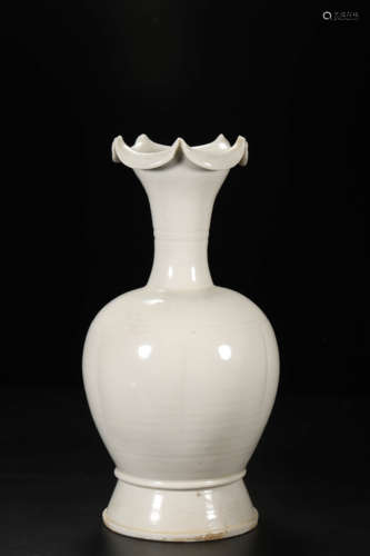 Ding Ware White Incised Flower Flaring-mouth Vase