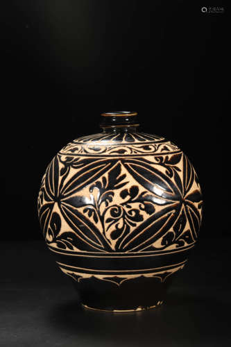 Cizhou Kiln Black Glaze Incised Floral Jar