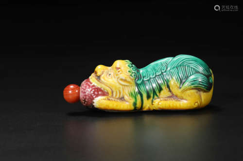 Porcelain Lion Snuff Bottle