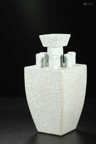 Ge-type Glaze Square Vase