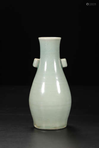 Longquan Kiln Celadon-Glazed Pierced-Handle Vase