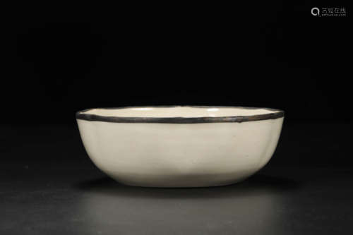 Bronze Coating Ding Ware White-Glazed Lobed Flower Alms Bowl