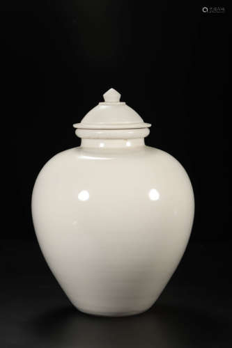 Xing Ware White-Glazed Jar with Cover