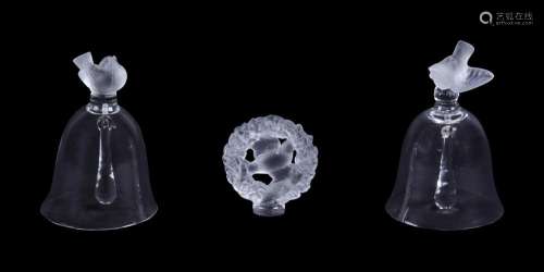 LALIQUE, CRYSTAL LALIQUE, A GROUP OF THREE SMALL ITEMS OF CL...