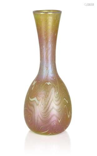 QUEZAL (AMERICAN), AN ART NOUVEAU IRIDESCENT GLASS VASE, EAR...