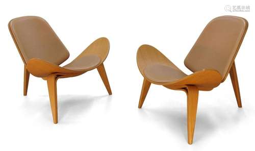 HANS WEGNER (DANISH 1914-2007), A PAIR OF 'CH07' SHE...