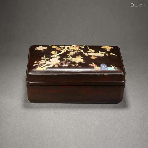 A Chinese Hardstones Inlaid Box with Cover