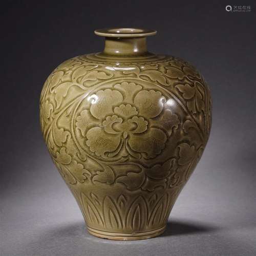 A Chinese Yaozhou-type Vase Meiping