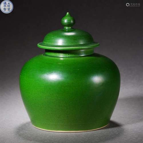 A Chinese Green Glazed Pottery Jar with Cover