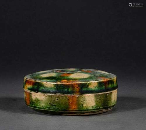 A Chinese Sancai Glazed Pottery Box with Cover