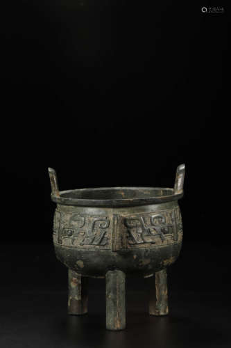 Bronze Ritual Tripod Vessel