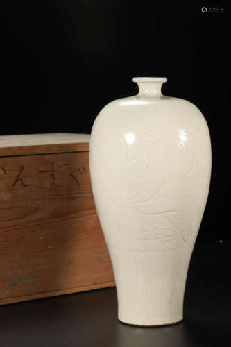 Ding Ware White Glaze Meiping Vase