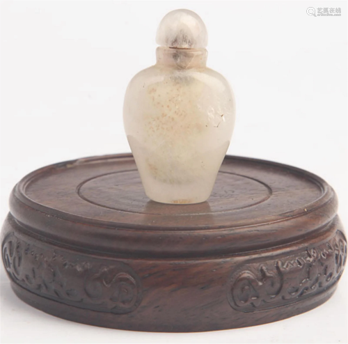A FINE CRYSTAL MADE SNUFF BOTTLE