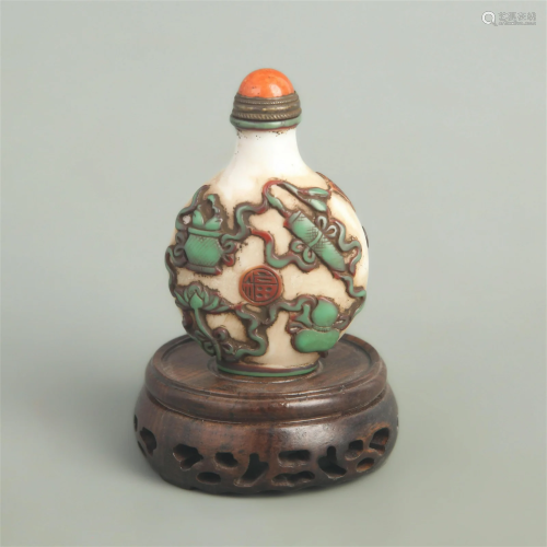 A WHITE COLOR FLOWER CARVING SNUFF BOTTLE