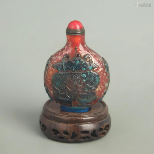 A RED COLOR FINELY CARVED SNUFF BOTTLE