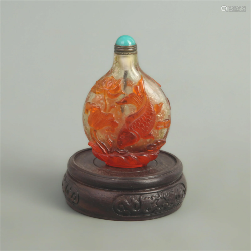 A FINE FISH PATTERN GLASS SNUFF BOTTLE