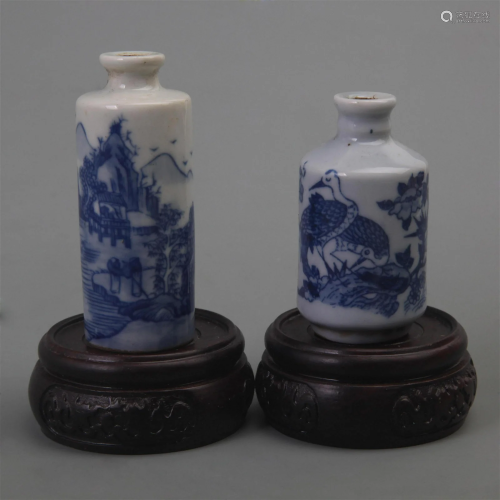 GROUP OF TWO BLUE AND WHITE SNUFF BOTTLE