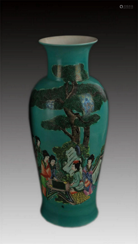 A TURQUOISE GROUND FAMILLE VERTE PORCELAIN VASE