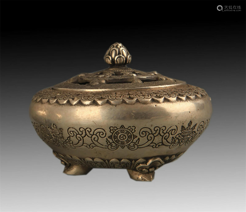 A FINELY CARVED BRONZE INCENSE BURNER