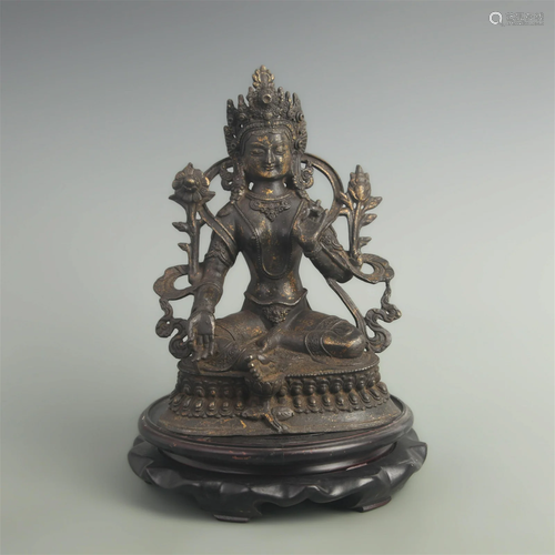 A FINE GILT BRONZE GREEN TARA STATUE