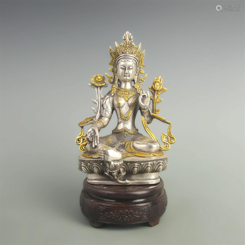 A FINELY MADE BRONZE GREEN TARA STATUE