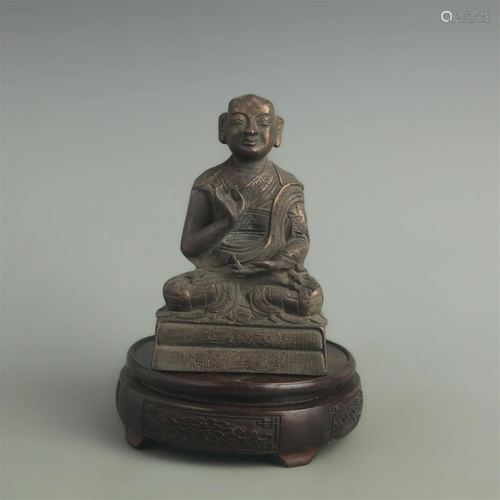 A FINE BRONZE TIBETAN BUDDHIST VENERABLE