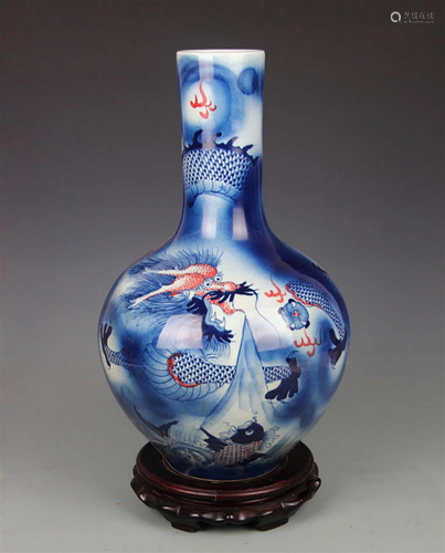 BLUE AND WHITE DRAGON PAINTED GLOBULAR SHAPE VASE