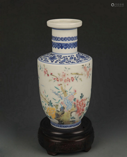 BLUE AND WHITE FAMILLE ROSE CHICKEN PATTERN VASE