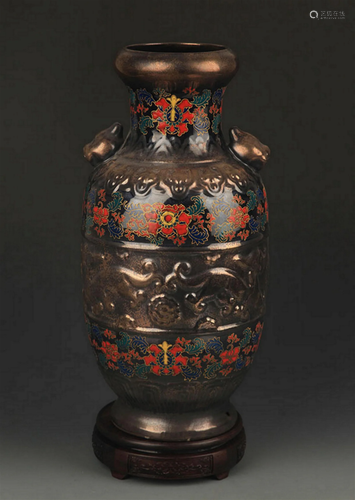 AN ENAMEL COLOR FLOWER PATTERN PORCELAIN VASE