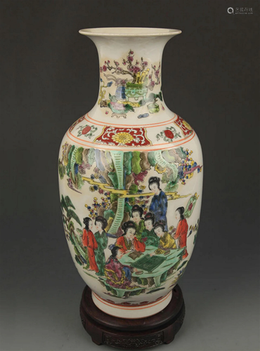 A FINE FAMILLE VERTE STORY PATTERN PORCELAIN VASE