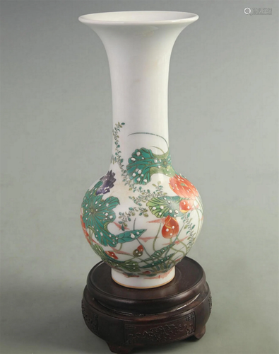 A FINE ENAMEL COLOR LOTUS FLOWER PATTERN VASE