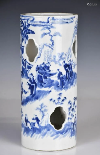 A Blue and White Vase 18thC (hairline)