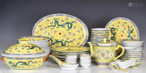 A Group of 84 Ps Chinese Dining Tablewares 1950-70