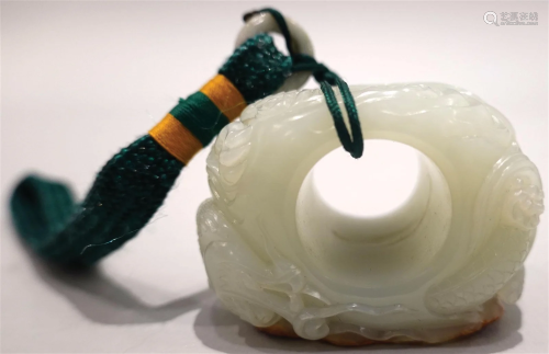A jade BanZhi with original skin features.