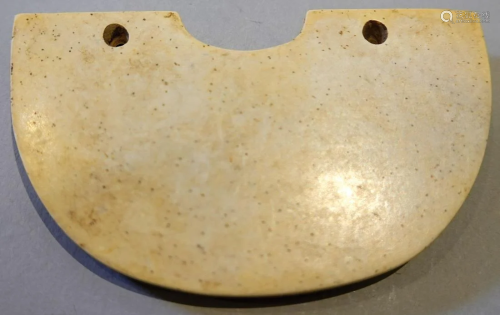A chicken-bone-white jade crown-shaped pendant
