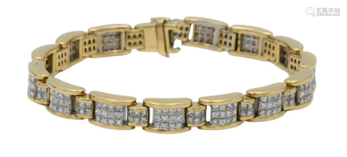 18 Karat Gold Bracelet, set with 270 diamonds, total weight ...