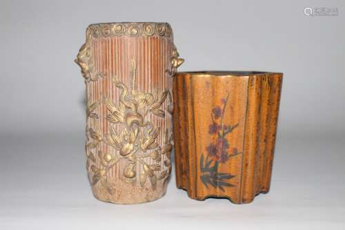 漆器六方诗文花卉笔筒，竹雕堆金花卉纹笔筒两件一组