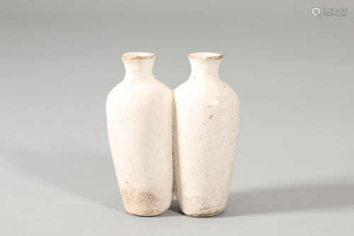 White-Glazed Double-Conjoined Snuff Bottle