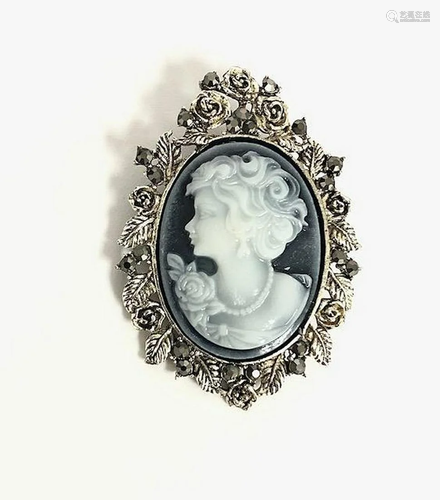 Ladies Elegant Cameo Of A Beauty With Semi Precious