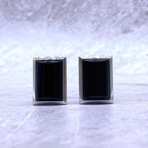 Charming Pair of Black Onyx Cuff Links