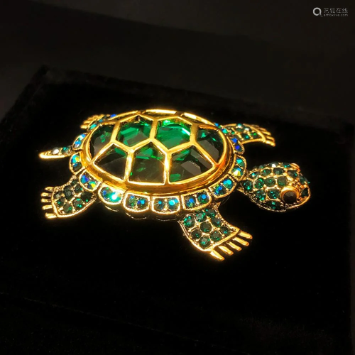 Green Semi Precious Stone Turtle Brooch