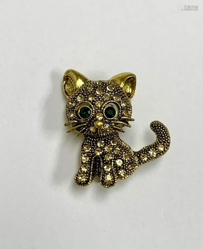 Ladies Gold Tone Cat Brooch With Emerald Coloured Bejeweled ...