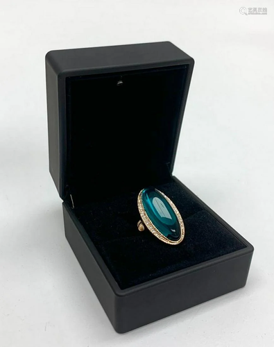 Ladies Rose Gold Ring With Mounted Green Semi-Precious