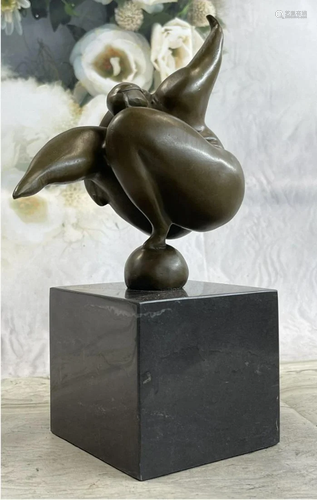 Abstract Curvy Woman Balancing Bronze Statue