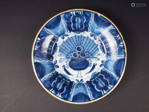 An 18th century blue and white delft dish with central urn d...