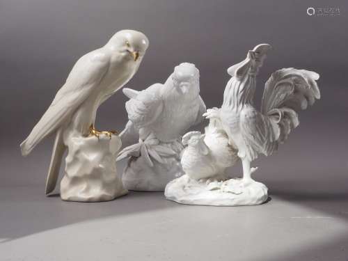 A 19th century porcelain model of a bird, an Italian pottery...
